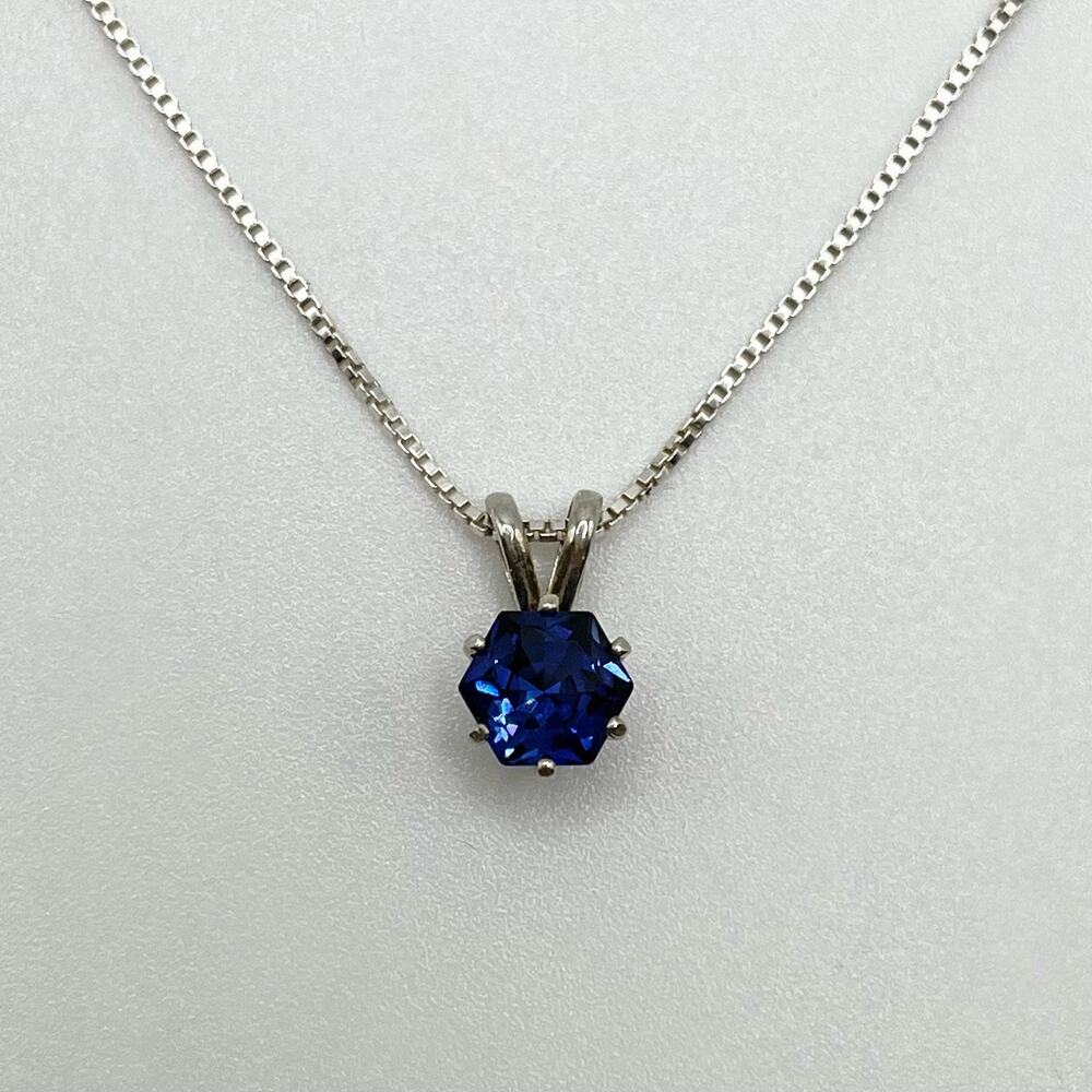 BEAUTIFUL 1ct Hexagon Cut Sapphire Necklace